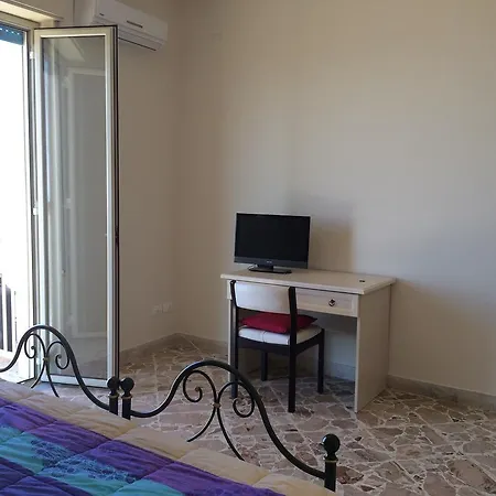 Damareta House