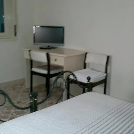 Damareta House